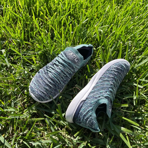 APL TechLoom Wave hybrid Running shoe navy/green melange  size 8.5 Men - Picture 10 of 12